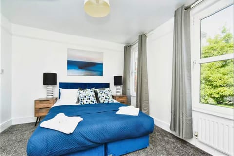 Property building, Bed, Bedroom, wardrobe