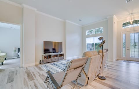 12 Mi to Crystal River! Home with Furnished Lanai House in Lecanto