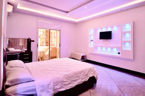Bed, TV and multimedia, Bedroom, air conditioner
