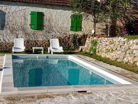 Swimming pool, Swimming pool