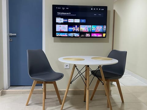 Seating area, Dining area