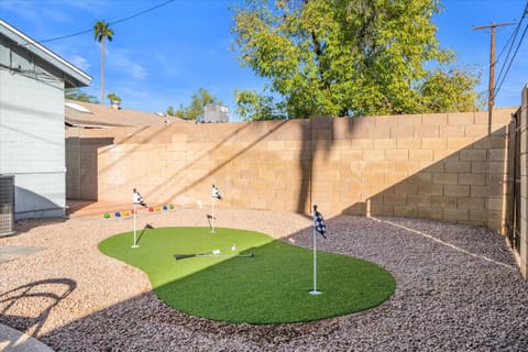 Girls Getaway Haven Outdoor Bar w Pool & Hot Tub House in Tempe