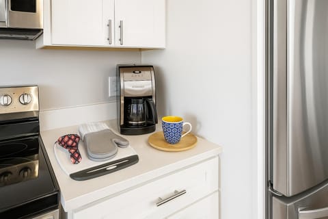 Retreat with Heated Pool in a Serene Community House in Kissimmee