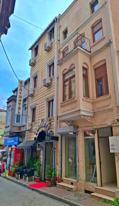 Property building, Street view, Location