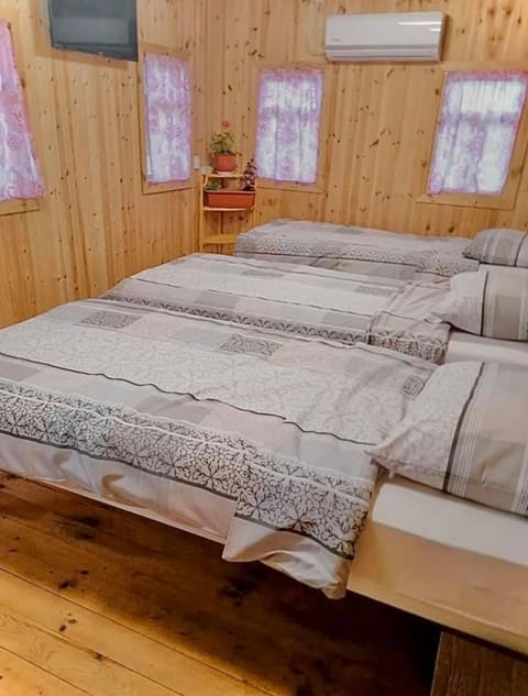 Bed, Photo of the whole room, Bedroom, air conditioner