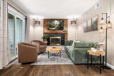 Whispering Willow Retreat 2BD 2BA Nature Oasis House in Peoria