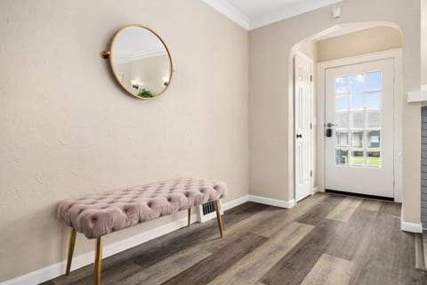 Tranquil 3 Bed Retreat Sleeps 7 House in Peoria