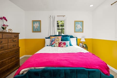 Art Deco Oasis A Stylish Retreat House in Peoria