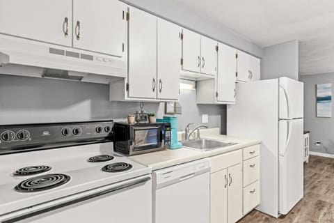 Peaceful 2BD 10 mins from DT Peoria Apartment in East Peoria