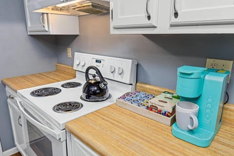 WOOD INN 2 Comfy 2BD close to DT Peoria House in East Peoria