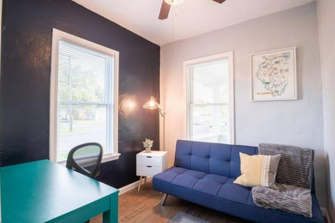 THE CORNER COTTAGE - Contemporary 2BD in Peoria House in Peoria