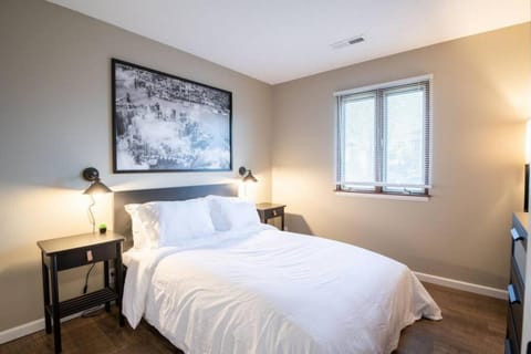 THE BLACK STRAT an iconic, new age apartment Apartment in East Peoria