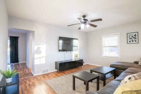 ABODE ON ATLANTIC - Spacious 2BD in the Heights House in Peoria