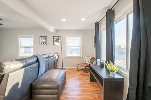 ABODE ON ATLANTIC - Spacious 2BD in the Heights House in Peoria