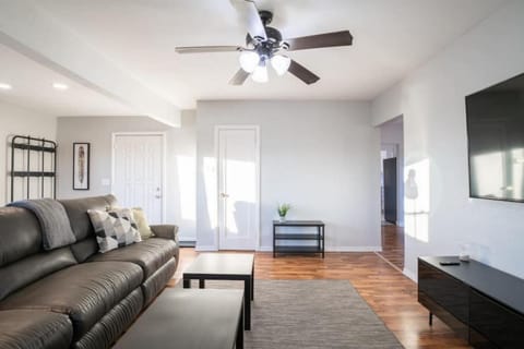 ABODE ON ATLANTIC - Spacious 2BD in the Heights House in Peoria