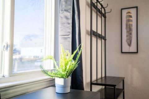 ABODE ON ATLANTIC - Spacious 2BD in the Heights House in Peoria