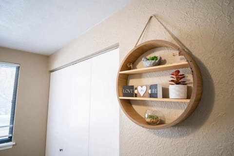 WOOD INN Cozy 2BD over the bridge Apartment in East Peoria