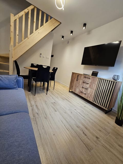 Communal lounge/ TV room, TV and multimedia, Living room, Seating area, Evening entertainment