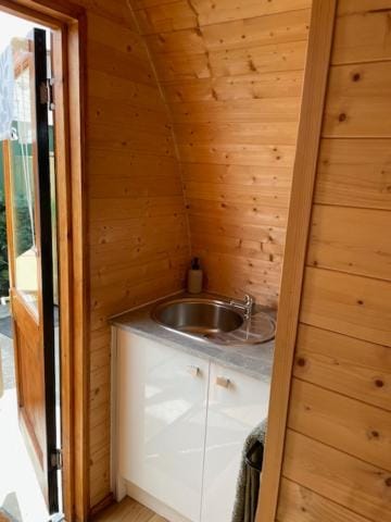 Arch Pod & Hot Tub Apartment in County Donegal