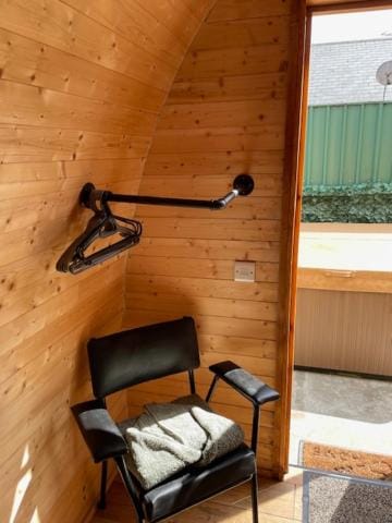 Arch Pod & Hot Tub Apartment in County Donegal