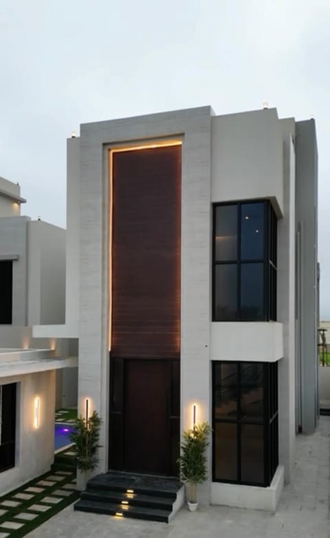 Property building, Facade/entrance, Day