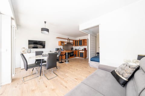 Communal lounge/ TV room, TV and multimedia, Kitchen or kitchenette, Living room, Dining area