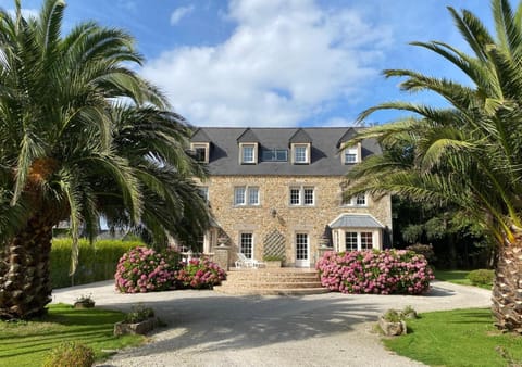 Property building, Day, Garden