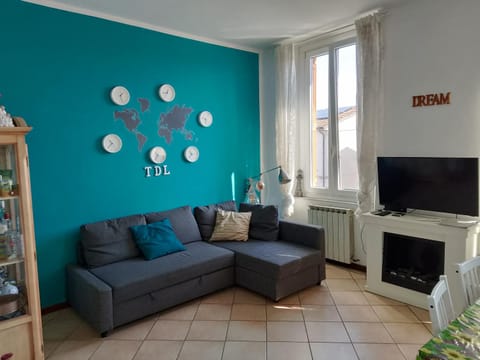 Communal lounge/ TV room, TV and multimedia, Living room, Seating area, Evening entertainment