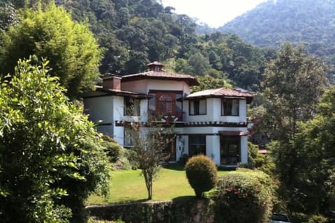 Villa para 20 personas, alberca y jacuzzi House in Valle de Bravo