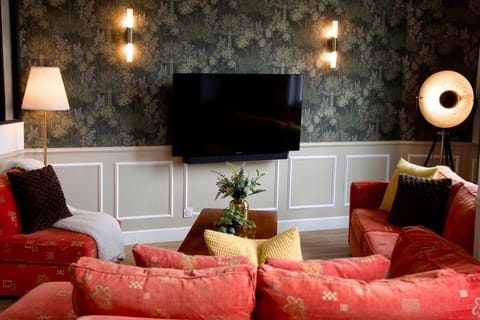 Communal lounge/ TV room, TV and multimedia, Living room, Seating area
