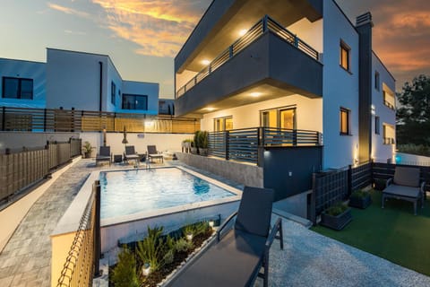 Property building, Patio, Swimming pool, sunbed