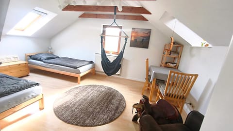Bed, Photo of the whole room, Seating area