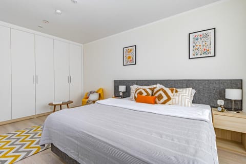 Bed, Living room, Photo of the whole room, Seating area, Bedroom, wardrobe