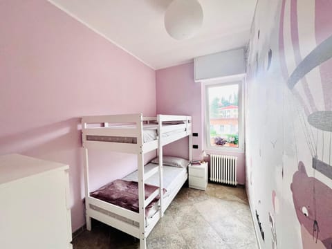 Bedroom, bunk bed, internet