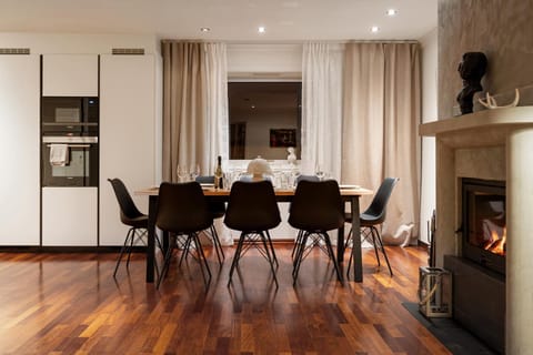 Dining area, fireplace, oven, kitchen