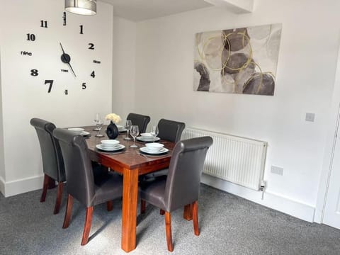 8 Nantwich Road House in Crewe