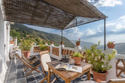 Property building, Balcony/Terrace, Living room