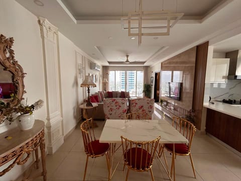 Living room, Seating area, Dining area