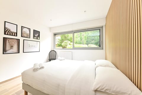 Appartement Climatisé Porte Versailles Apartment in Issy-les-Moulineaux