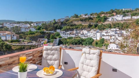 Natural landscape, Balcony/Terrace, Seating area, City view