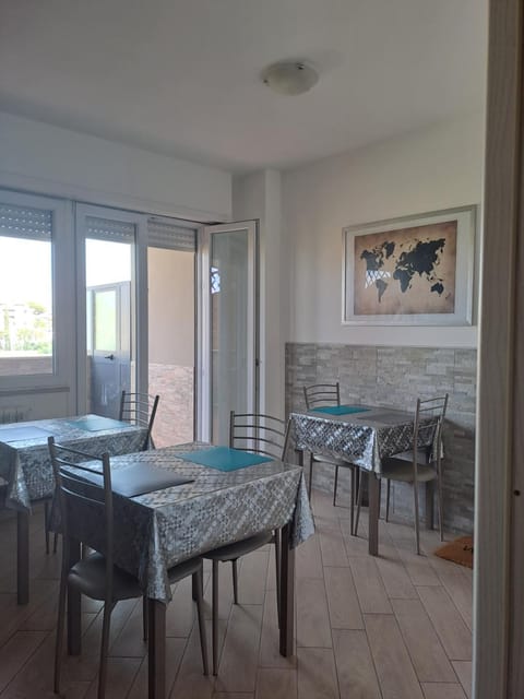 Dining area, Communal kitchen