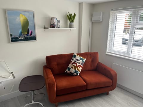 Garden Studio & Hot Tub Apartment in Fareham District