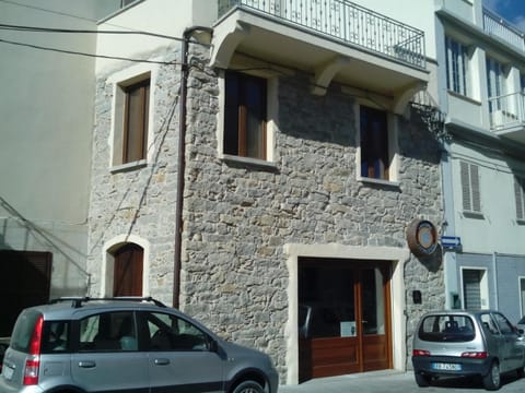 Facade/entrance, Facade/entrance