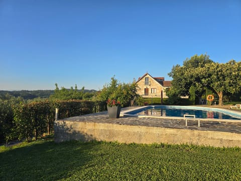 Property building, Garden, Garden, Garden view, Pool view, Swimming pool