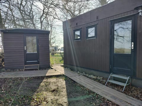 Hytte med udsigt til Stege Nor Campground/
RV Resort in Stege