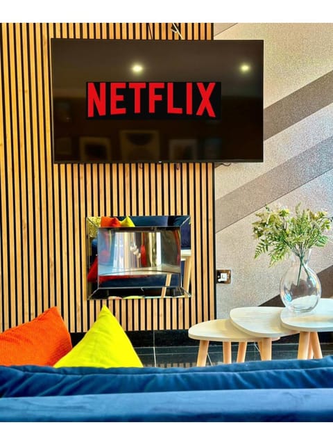 Communal lounge/ TV room, TV and multimedia, Seating area