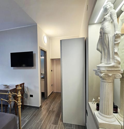 TV and multimedia, Seating area, Dining area