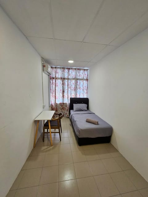 Bed, Living room, Photo of the whole room, Seating area, Bedroom