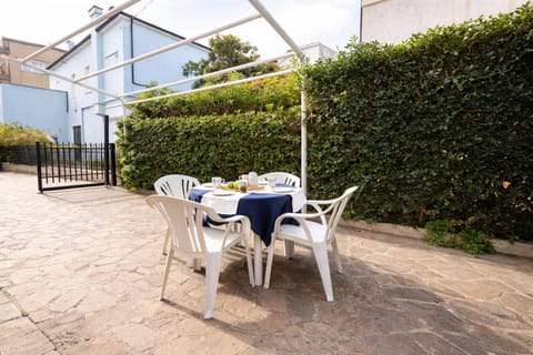 Patio, Facade/entrance, Dining area