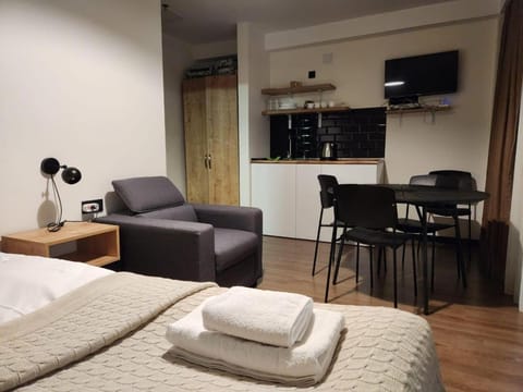 Dining area, Bedroom, towels